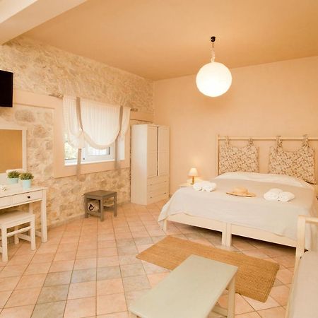 Paloma Luxury Studios Panormos  エクステリア 写真